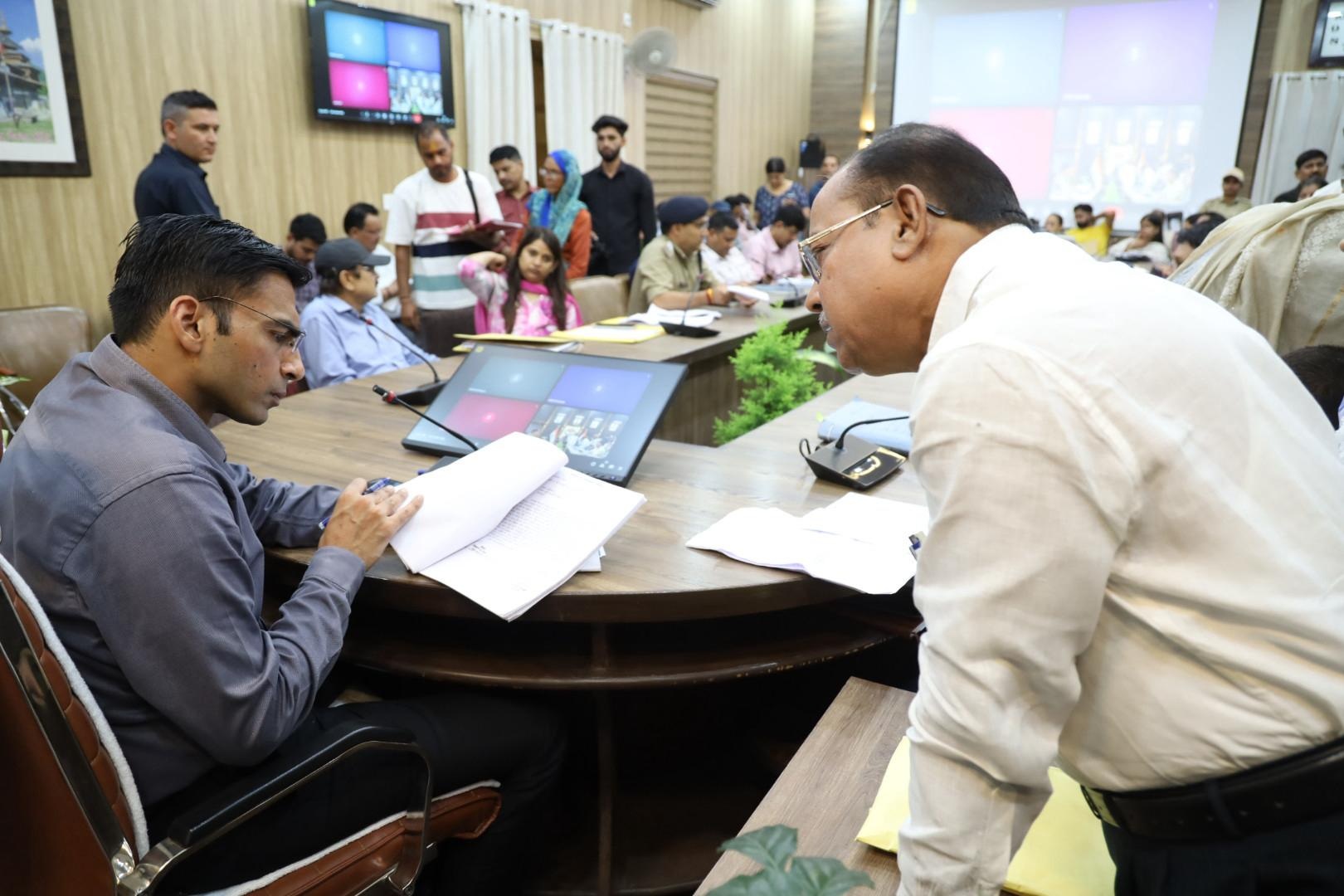 Dehradun DM Savin Bansal action