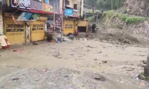 उत्तरकाशी के नौगांव में बादल फटने से तबाही, बाजार डूबा पानी में
