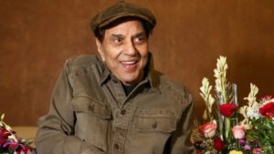 Bollywood diggaj abhineta Dharmendr